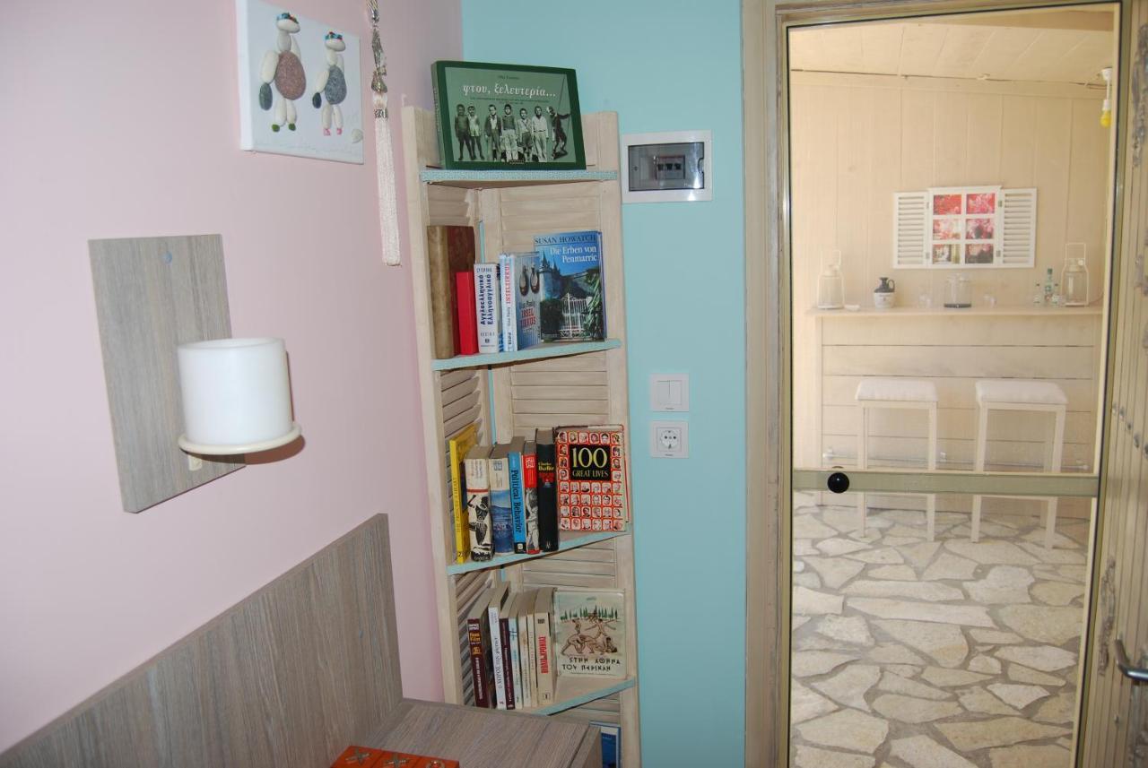 Luxury Traditional Room The Small Bookstore Kastro-Kyllini Exterior photo