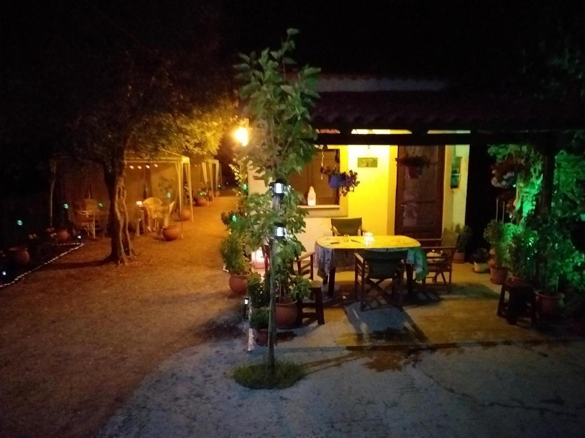 Luxury Traditional Room The Small Bookstore Kastro-Kyllini Exterior photo