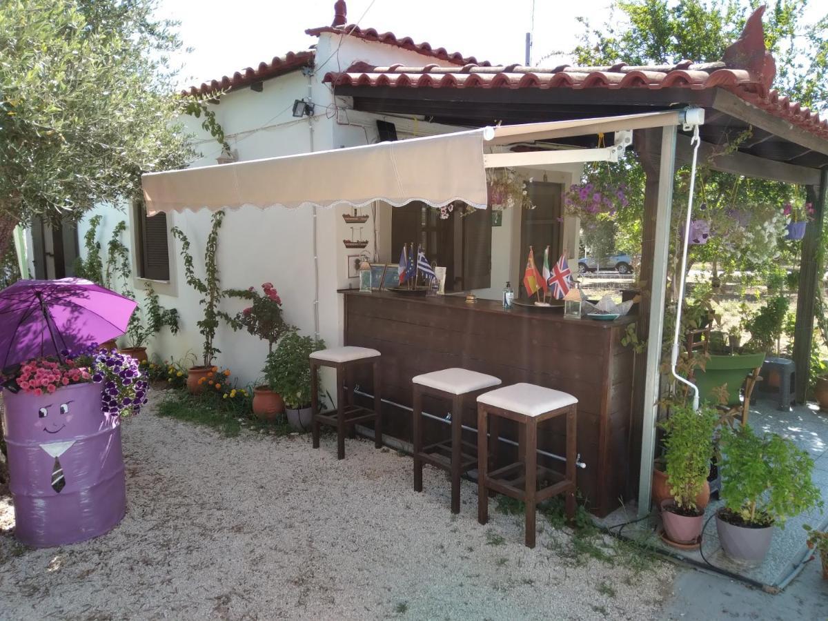 Luxury Traditional Room The Small Bookstore Kastro-Kyllini Exterior photo